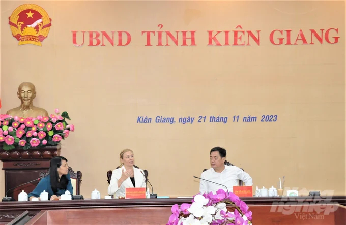 Ms. Karin Isdahl, Commercial Counselor, Norwegian Embassy Trade Department said, Norway is very interested in developing the fisheries sector. Many Norwegian businesses are present in Vietnam to share and transfer technology to develop marine farming. Photo: Trung Chanh.
