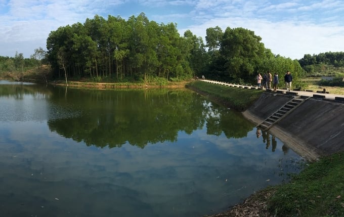 Between 2010 and 2020, Dong Hoi district has reinforced nearly 45 kilometers of internal canal networks. Additionally, there have been the construction of new structures, repairs, and upgrades to 43 irrigation nprojects, involving a total investment exceeding 40 billion VND. Photo: Pham Hieu.