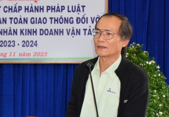 Ông Nguyễn Hoàng Phước, Phó Giám đốc Nhà máy đường An Khê phát biểu tại hội nghị. Ảnh: V.Đ.T.