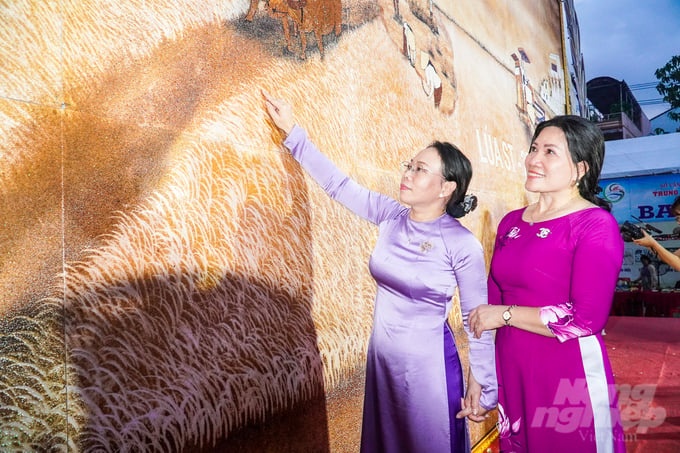 Bà Huỳnh Thị Diễm Ngọc, Phó Chủ tịch UBND tỉnh Sóc Trăng bày tỏ, Sóc Trăng là địa phương có thế mạnh về phát triển nông nghiệp, cây lúa là sản phẩm nông nghiệp chủ lực, trong đó giống lúa ST đã nhận được nhiều giải thưởng cao tại các cuộc thi gạo ngon thế giới.