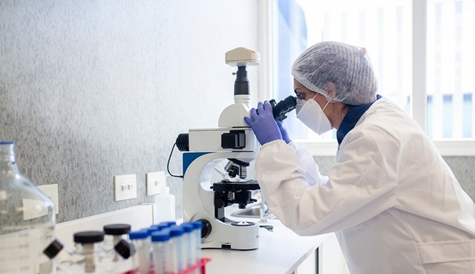 Vacxin lở mồm long móng của Công ty Biogénesis Bagó trải qua hơn 1.000 điểm kiểm tra chất lượng trên toàn bộ quy trình sản xuất. Ảnh: PT.