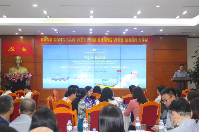 The Ministry of Agriculture and Rural Development urges representatives of the National Assembly delegations from coastal regions to provide information regarding the concerns and difficulties of local residents. This will enable timely adjustments for the sustainable development of the fisheries industry. Photo: Trung Quan.