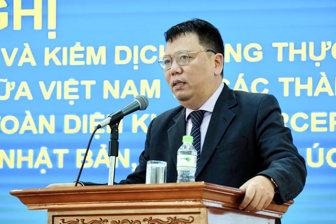 Mr. Ngo Xuan Nam, Deputy Director of the Vietnam SPS Office: 'The SPS Office receives notifications and drafts regarding changes to SPS measures on a monthly basis, including changes to residue levels of plant protection substances, veterinary drugs, inspection targets, and regulations on the contact between materials and products.' Photo: Bao Thang.
