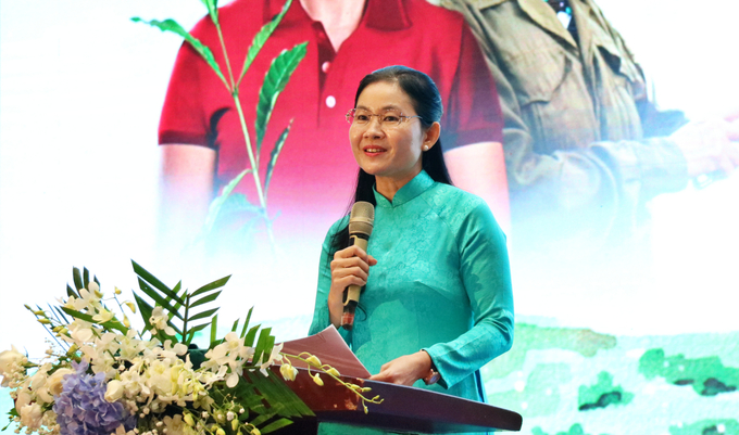 Bà Tôn Ngọc Hạnh, Uỷ viên Dự khuyết Trung ương Đảng, Phó Chủ tịch Hội Liên hiệp Phụ nữ Việt Nam chia sẻ tại Hội nghị. Ảnh: Phương Thảo.