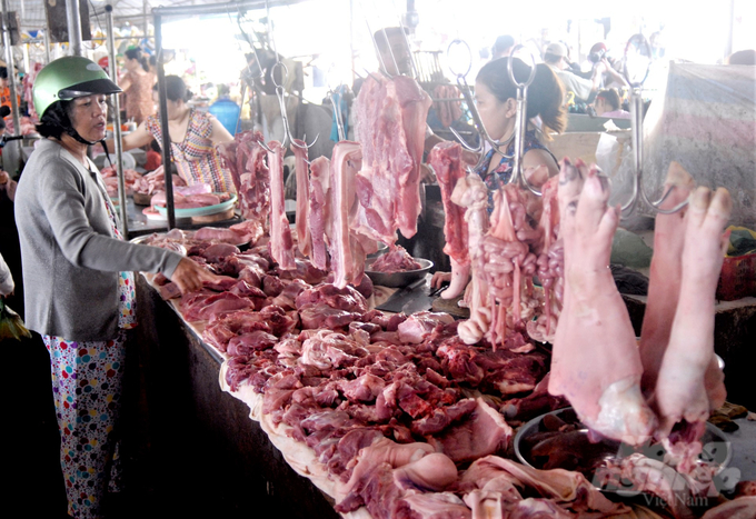 Kiên Giang thiếu hụt khoảng 20.000 tấn thịt các loại mỗi năm so với nhu cầu, trong đó phần lớn thịt heo phải nhập từ nơi khác. Ảnh: Trung Chánh.