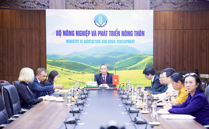 The virtual dialogue of Deputy Minister of MARD Phung Duc Tien and Deputy Minister of Agrarian Policy and Food of Ukraine Markiyan Dmytrasevich took place on November 23.