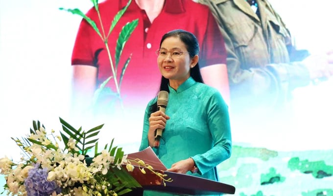 Mrs. Ton Ngoc Hanh stated some operational orientations for 2024. Photo: Phuong Thao.