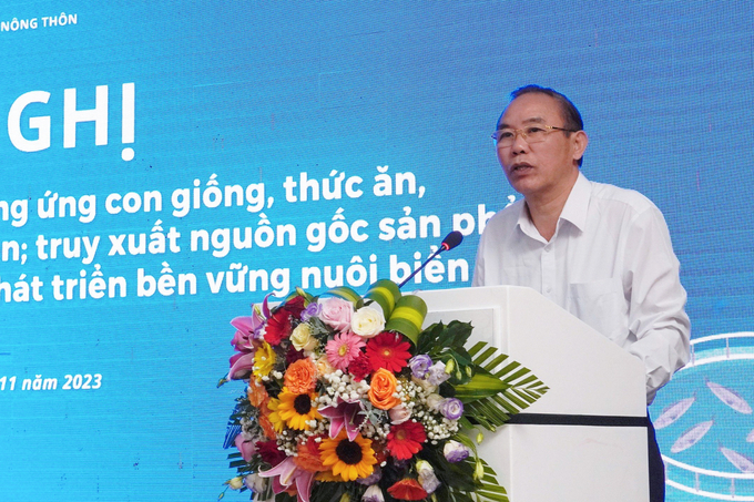 Thứ trưởng Bộ NN-PTNT Phùng Đức Tiến nêu ra các tiềm năng và trở ngại của nuôi biển Việt Nam. Ảnh: Hồng Thắm.