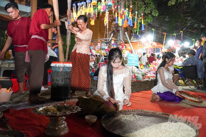 Hiện nay, tại tỉnh Sóc Trăng đã hình thành làng đúc cốm dẹp có truyền thống lâu đời tại ấp Phước Quới, xã Phú Tân, huyện Châu Thành.