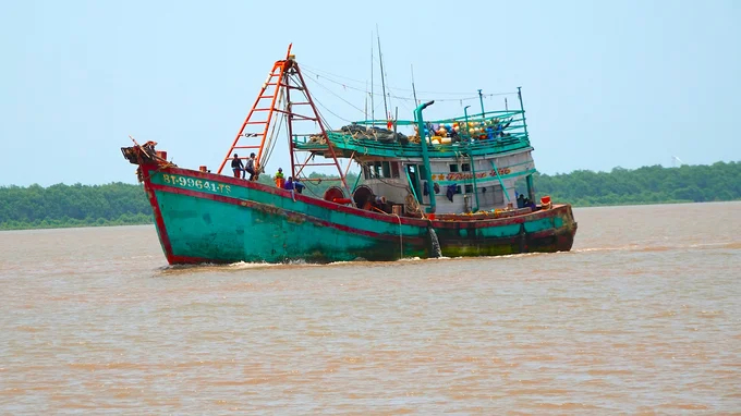 All fishing vessels going out to sea are equipped with cruise monitoring equipment. Photo: Kieu Nhi.