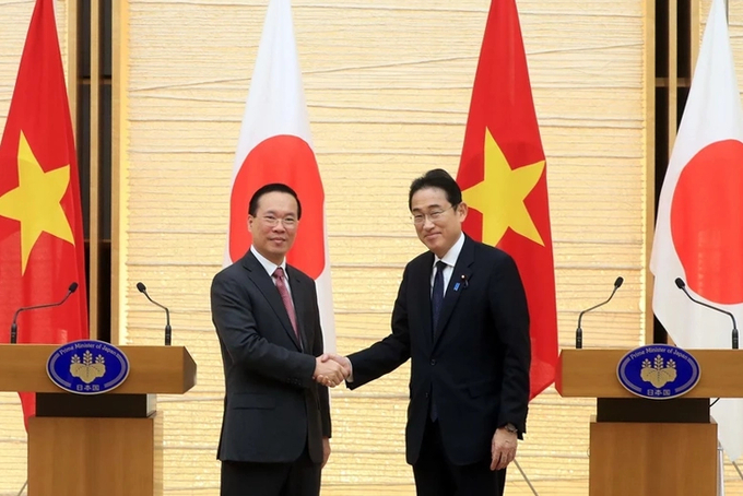 Chủ tịch nước Võ Văn Thưởng và Thủ tướng Nhật Bản Kishida Fumio tại cuộc gặp gỡ báo chí. Ảnh: TTXVN.