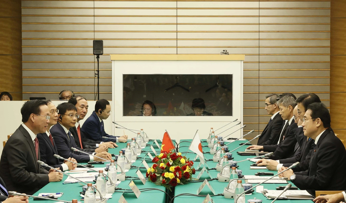 Chủ tịch nước Võ Văn Thưởng hội đàm với Thủ tướng Nhật Bản Kishida Fumio. Ảnh: TTXVN.