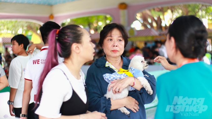 Pets participating in the competition must be vaccinated and have vaccination records to ensure safety. Photo: Tran Phi.