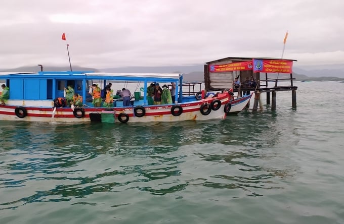 Van Ninh district has recognized and delegated management authority to a community organization for co-management in protecting the aquatic resources of the Ran Trao marine ecosystem. Photo: KS.