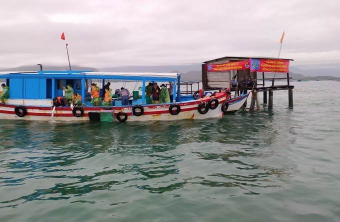 Hiện huyện Vạn Ninh đã công nhận và giao quyền quản lý cho tổ chức cộng đồng thực hiện đồng quản lý bảo vệ nguồn lợi thủy sản khu vực hệ sinh thái biển Rạn Trào. Ảnh: KS.