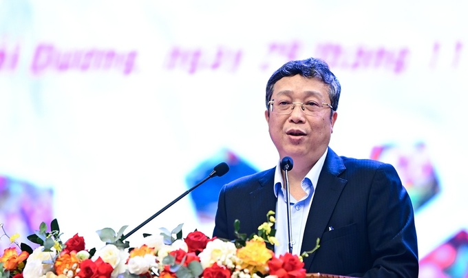 Thứ trưởng Hoàng Trung đề nghị các đơn vị và địa phương xây dựng kế hoạch sản xuất sớm, chủ động trước tình hình thời tiết bất thuận của năm 2024. Ảnh: Tùng Đinh.