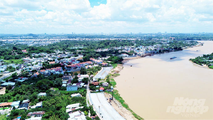 Dự án xây dựng tuyến đường ven sông Đồng Nai và bờ kè đoạn từ cầu Hóa An, TP. Biên Hòa được kết nối đến giáp ranh huyện Vĩnh Cửu với nhiều hạng mục quan trọng. Ảnh: Minh Sáng.