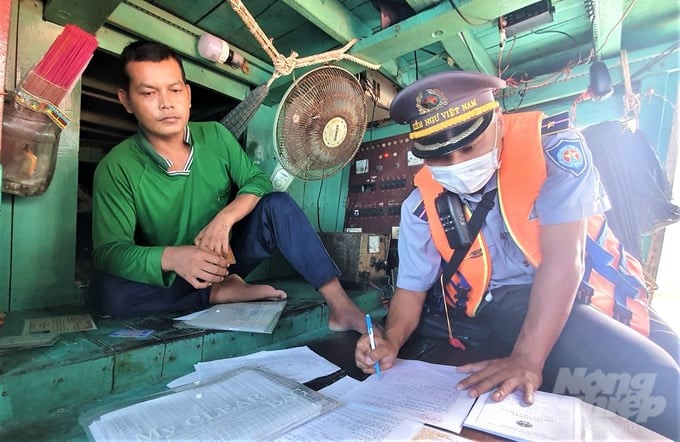 In 2023, the Region V Fisheries Surveillance Department carried out 15 batches of patrol, inspection, and control at sea and handled many fishing vessels that violated during the exploitation process. Photo: Trung Chanh.