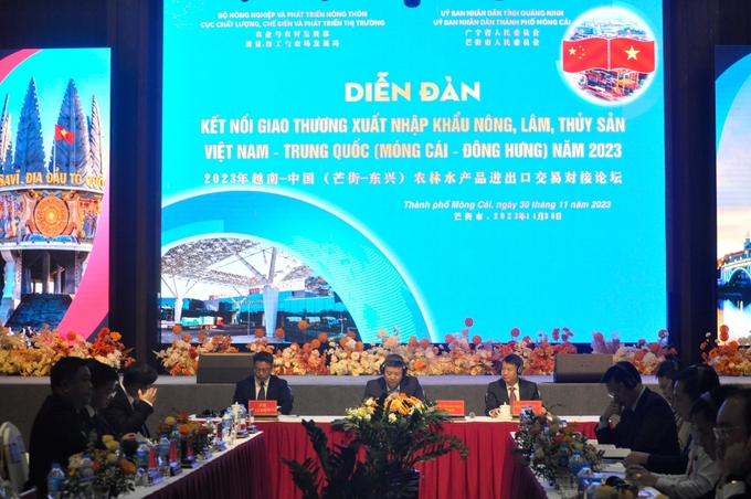 Diễn đàn kết nối giao thương xuất nhập khẩu nông, lâm, thủy sản Việt Nam - Trung Quốc tại TP Móng Cái. Ảnh: Nguyễn Thành.