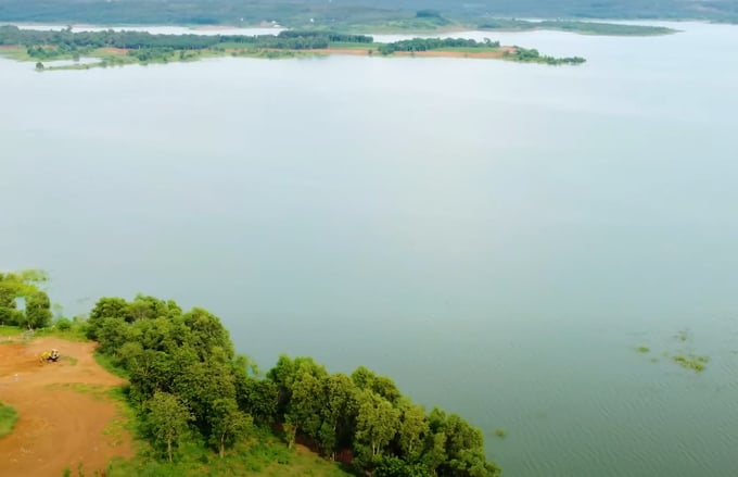 Hồ Sông Ray - một hồ thủy lợi lớn ở Đông Nam Bộ. Ảnh: Sơn Trang.