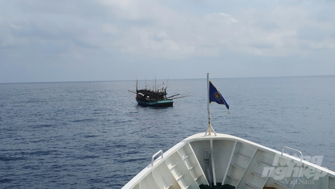 Sự có mặt của các lực lượng chấp pháp của Việt Nam tại vùng biển giúp hoạt động nghề cá đúng theo pháp luật. Ảnh: K.Trung.