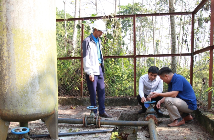 Bên cạnh việc xây mới và nâng cấp công trình nước sạch, tỉnh Yên Bái tập trung bảo vệ và phát triển rừng để tạo nguồn sinh thủy, tránh mất nguồn nước tự nhiên. Ảnh: Thanh Tiến.