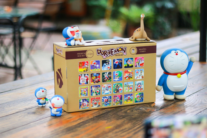 Danh tác Doraemon trong chiếc hộp dạng vali quai xách.