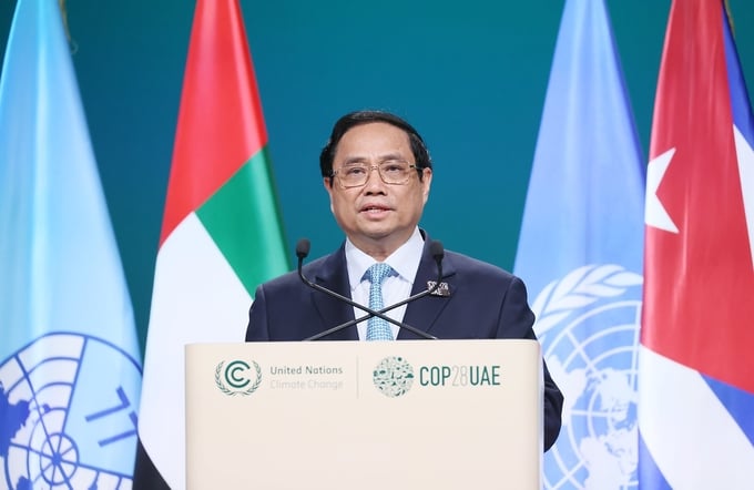 Prime Minister Pham Minh Chinh presenting during the discussion session of the summit. Photo: VGP.