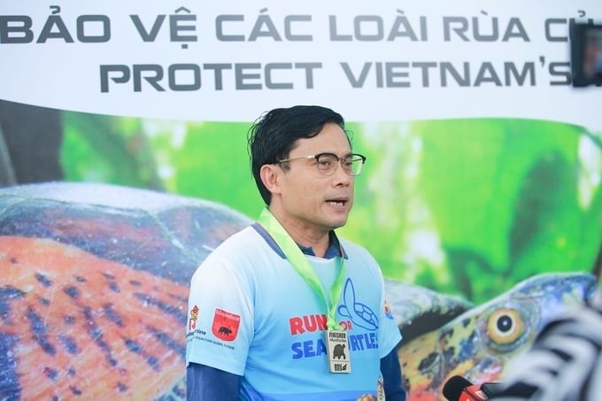 Mr. Le Tran Nguyen Hung, Head of the Department of Aquatic Resources Protection and Development, Department of Fisheries Surveillance, said that the number of sea turtle species has been seriously declining worldwide, largely due to human activities. Photo: Quang Hung.