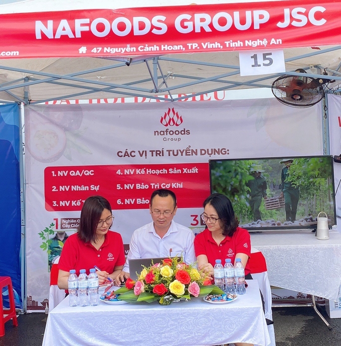 Nafoods Group có mặt tại Ngày hội việc làm do trường Đại học Vinh tổ chức. Ảnh: Thu Hải.