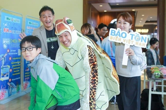 Many other activities on the sidelines of the event are organized to spread messages about the conservation and protection of sea turtles and their habitat to friends and relatives. Photo: HT.