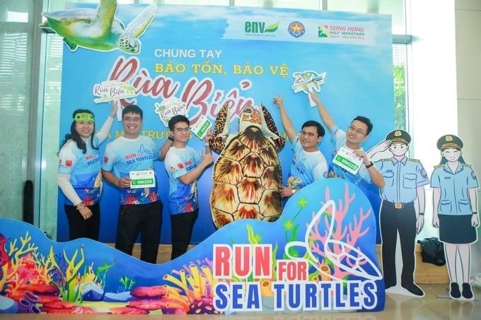 Joining hands to protect sea turtles is the message that the 'Run for Turtles' event wishes to convey to the community. Photo Organization Board.