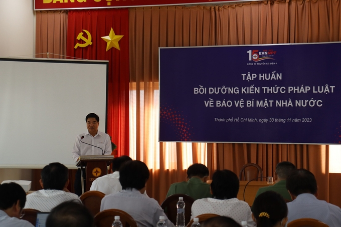 Ông Võ Đình Thủy – Bí thư Đảng ủy, Giám đốc Công ty phát biểu, chia sẻ với lớp tập huấn.