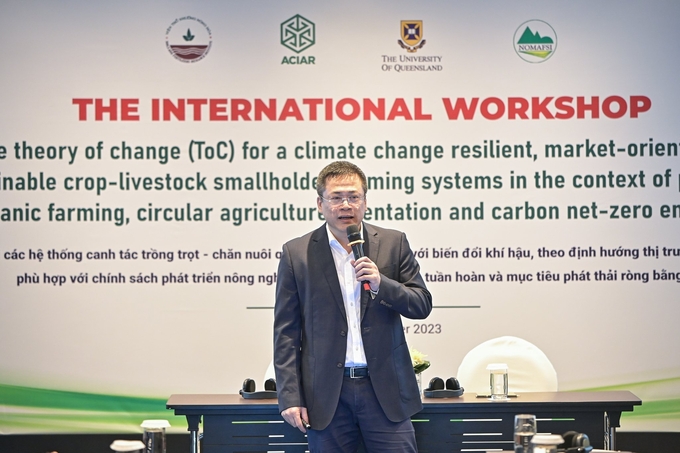 Associate Professor Dr. Tran Minh Tien, Director of the Institute of Soils and Agrochemicals, stated some solutions to improve Northwest soil through growing legumes. Photo: Tung Dinh.