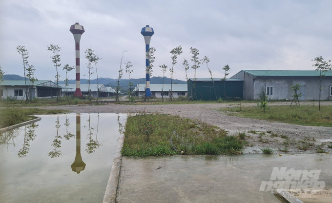 It has been more than a year since Nghe An People's Committee issued the sanctioning decision. Up to now, Phuc Hoa high-tech pig farming complex has still not completed the missing contents. Photo: Viet Khanh.