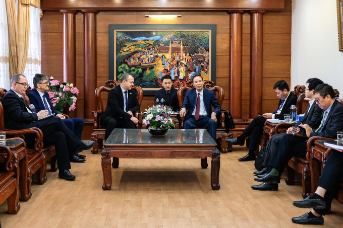 The meeting on December 7 at MARD between Deputy Minister Phung Duc Tien and Deputy Minister of Agriculture and Food of Belarus. Photo: Quynh Chi.