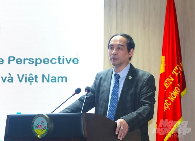 Dr. Dao The Anh, Deputy Director of the Vietnam Academy of Agricultural Sciences, further emphasized that applying digital technology to agriculture is pivotal for overcoming major challenges faced by the sector. Photo: Trung Quan.