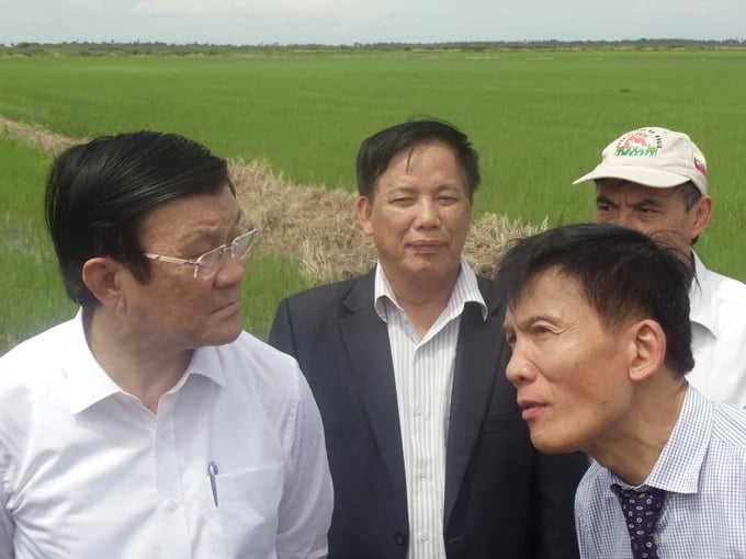 Former President Truong Tan Sang visited the Vietnam-Cuba Cooperation Project on household-scale rice production phase 4 (Photo courtesy of Dr. Le Vinh Thao).