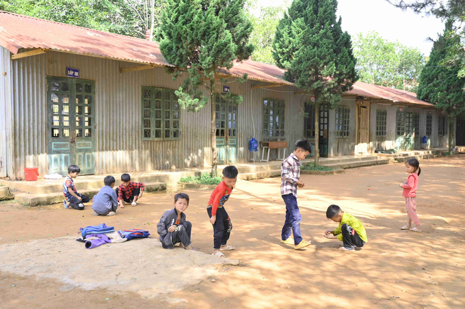 Trẻ em có quyền vui chơi và có quyền có nhà vệ sinh trường học sạch sẽ, an toàn, đạt tiêu chuẩn.