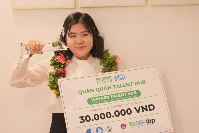 Nguyen Thi Mai Huong received the Startup Wheel Champion of the Talent Hud 2023 student board, an international startup competition taking place in Vietnam. Photo: Ho Thao.
