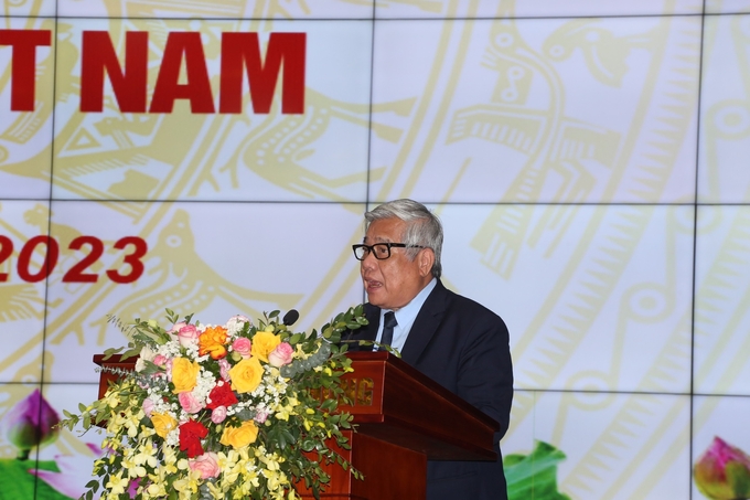 GS.TSKH Vũ Minh Giang phát biểu đề dẫn tại Hội thảo khoa học quốc gia 'Vương Triều Mạc trong tiến trình lịch sử Việt Nam'.