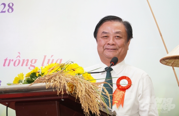 Bộ trưởng Bộ NN-PTNT Lê Minh Hoan đánh giá, Hiệp hội Ngành hàng lúa gạo Việt Nam được thành lập nhằm tạo ra tính bền vững, chặt chẽ hơn cho cấu trúc, mắt xích ngành lúa gạo. Ảnh: Kim Anh.