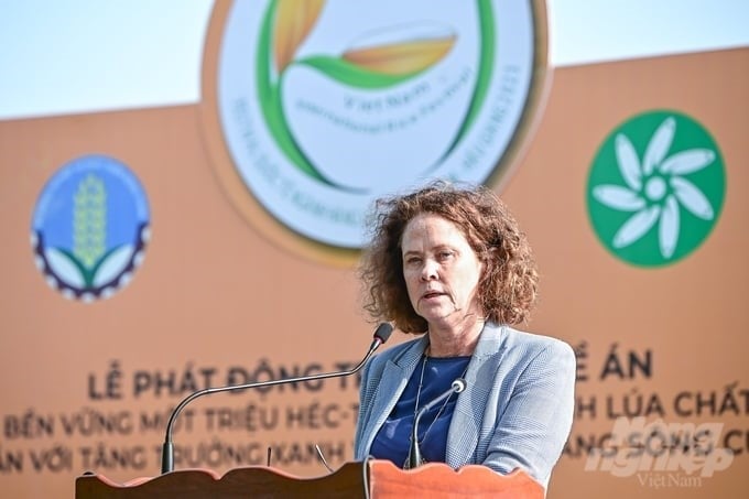Ms. Carolyn Turk (World Bank Country Director in Vietnam): 'The World Bank commits to accompanying the project.'