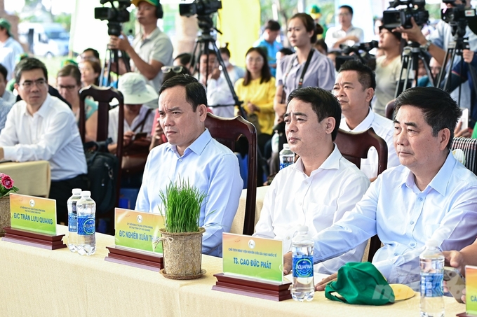 Phó Thủ tướng Chính phủ Trần Lưu Quang dự Lễ Phát động. 