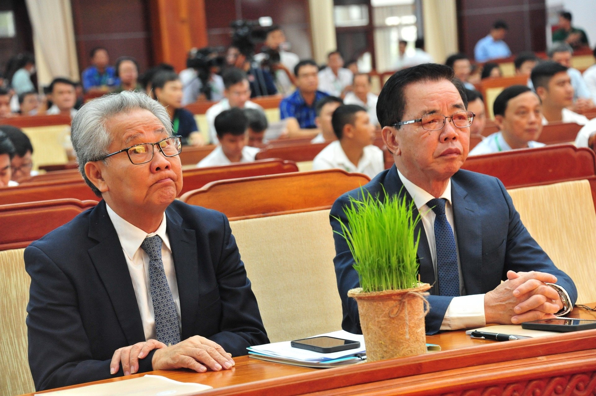 Anh hùng Lao động, Chủ tịch HĐQT, Tổng giám đốc ThaiBinh Seed Trần Mạnh Báo (bên phải) tham dự hội thảo.
