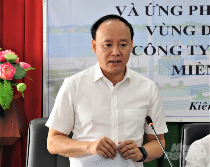Cục trưởng Cục Thủy lợi Nguyễn Tùng Phong quán triệt các giải pháp phòng chống thiên tai, ứng phó sự cố công trình thủy lợi tại hội nghị được tổ chức ở Kiên Giang. Ảnh: Trung Chánh.