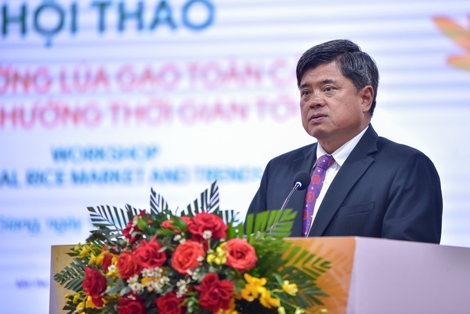 MARD Minister Tran Thanh Nam delivering speech at Workshop on Global Rice Market and Trends on December 13. Photo: Tung Dinh.