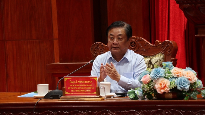Bộ trưởng Lê Minh Hoan gợi ý tỉnh Tiền Giang tổ chức Festival trái cây quốc tế. Ảnh: Trần Phi.