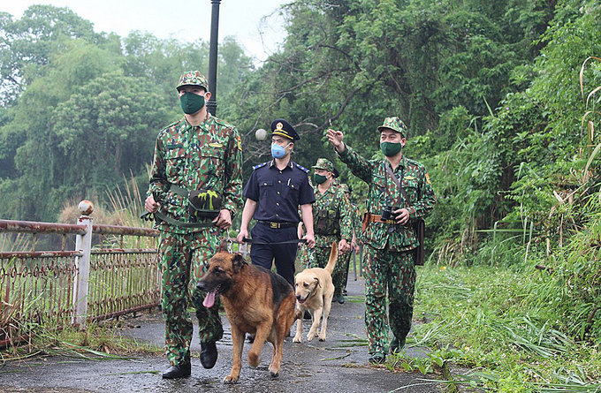 Lực lượng Hải quan, Biên phòng phối hợp tuần tra tuyến biên giới trên địa bàn TP Móng Cái.