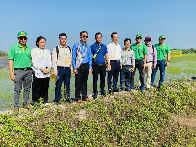 Tham quan Mô hình Canh tác lúa thông minh của Cty CP Phân bón Bình Điền tại Festival lúa gạo Hậu Giang 2023.